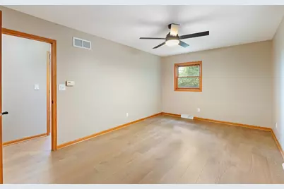 142  Riverside Dr, Racine, WI 53185 - Photo 10