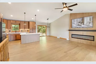 142  Riverside Dr, Racine, WI 53185 - Photo 4