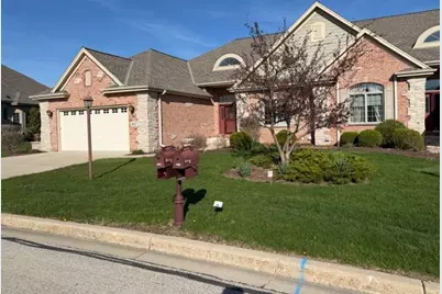 6837 W Greyhawk Ct, Franklin, WI 53132 - Photo 2