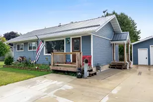 2319 38th St, Two Rivers, WI 54241 - Photo 2