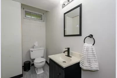 8801 W Dosie Ave, Greenfield, WI 53228 - Photo 24