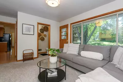 8801 W Dosie Ave, Greenfield, WI 53228 - Photo 10