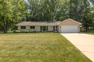 8801 W Dosie Ave, Greenfield, WI 53228 - Photo 1