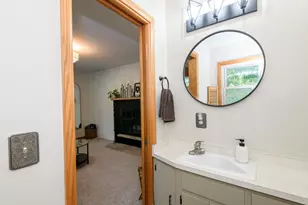 8801 W Dosie Ave, Greenfield, WI 53228 - Photo 12