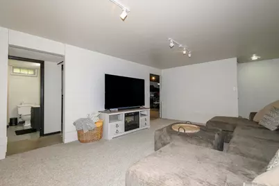 8801 W Dosie Ave, Greenfield, WI 53228 - Photo 22