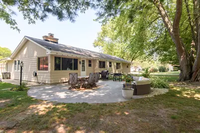 8801 W Dosie Ave, Greenfield, WI 53228 - Photo 26