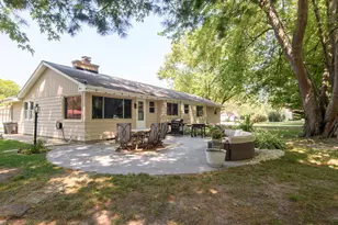 8801 W Dosie Ave, Greenfield, WI 53228 - Photo 26