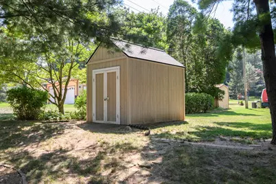 8801 W Dosie Ave, Greenfield, WI 53228 - Photo 30