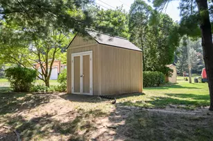 8801 W Dosie Ave, Greenfield, WI 53228 - Photo 30