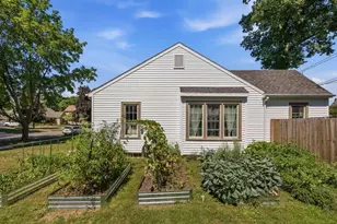 827 N 12th St, Manitowoc, WI 54220 - Photo 18