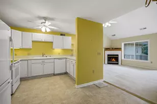 W398N6054 Autumn Woods Dr, Lac La Belle, WI 53066 - Photo 8