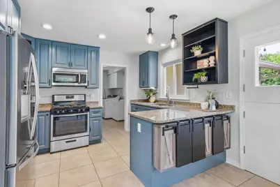 9210 N Pelham Pkwy, Bayside, WI 53217 - Photo 12