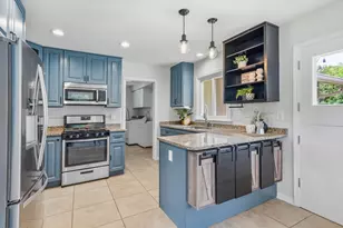 9210 N Pelham Pkwy, Bayside, WI 53217 - Photo 12