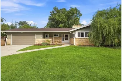 9210 N Pelham Pkwy, Bayside, WI 53217 - Photo 4