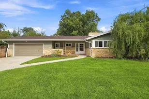 9210 N Pelham Pkwy, Bayside, WI 53217 - Photo 4