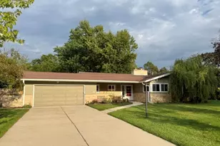 9210 N Pelham Pkwy, Bayside, WI 53217 - Photo 30