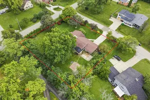 9210 N Pelham Pkwy, Bayside, WI 53217 - Photo 36