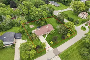 9210 N Pelham Pkwy, Bayside, WI 53217 - Photo 34