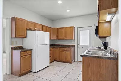 1227  9th St, La Crosse, WI 54601 - Photo 4