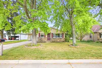 723  Roosevelt Ave, Oconomowoc, WI 53066 - Photo 1