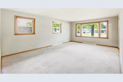 723  Roosevelt Ave, Oconomowoc, WI 53066 - Photo 8