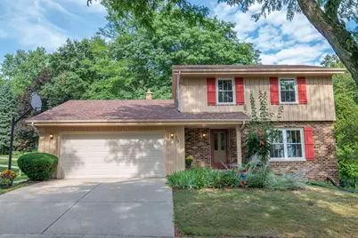 925  Canterbury Ln, Waukesha, WI 53188 - Photo 24