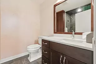215 E Pleasant St, Oconomowoc, WI 53066 - Photo 32
