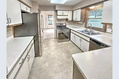 3170  Upper Woodland Dr, Richfield, WI 53017 - Photo 8