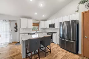 258 Bastogne Ct, Belgium, WI 53004 - Photo 2