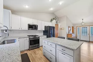 258 Bastogne Ct, Belgium, WI 53004 - Photo 6