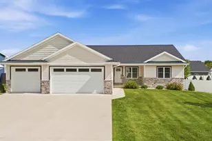 3126 Sandy Ridge Dr, Two Rivers, WI 54241 - Photo 2