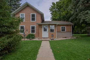 816 W Division St, Watertown, WI 53098 - Photo 2