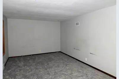 370  Allen Rd, Brookfield, WI 53186 - Photo 2