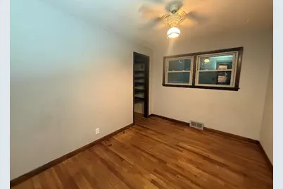 370  Allen Rd, Brookfield, WI 53186 - Photo 8