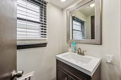 9625 W Metcalf Pl, Milwaukee, WI 53222 - Photo 22