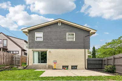 9625 W Metcalf Pl, Milwaukee, WI 53222 - Photo 52