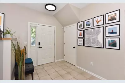 339 W Vine St, Milwaukee, WI 53212 - Photo 2