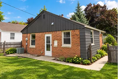 7639 W Lorraine Pl, Milwaukee, WI 53222 - Photo 14