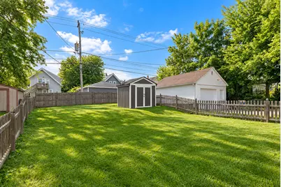 7639 W Lorraine Pl, Milwaukee, WI 53222 - Photo 16