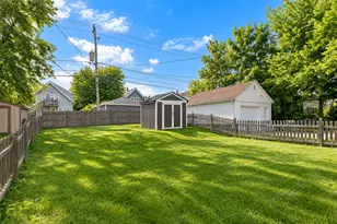 7639 W Lorraine Pl, Milwaukee, WI 53222 - Photo 16