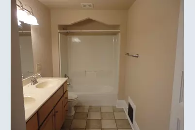 1916 E Webster Pl #1918, 1918A, Milwaukee, WI 53211 - Photo 14