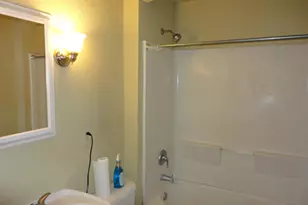 1916 E Webster Pl, Milwaukee, WI 53211 - Photo 20