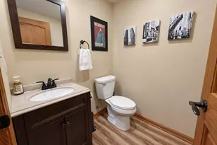 13320 W Crestwood Ct, New Berlin, WI 53151 - Photo 26