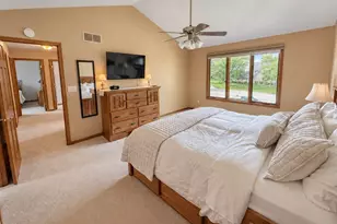 13320 W Crestwood Ct, New Berlin, WI 53151 - Photo 14