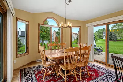 13320 W Crestwood Ct, New Berlin, WI 53151 - Photo 6