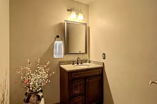 13320 W Crestwood Ct, New Berlin, WI 53151 - Photo 22