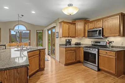 13320 W Crestwood Ct, New Berlin, WI 53151 - Photo 4