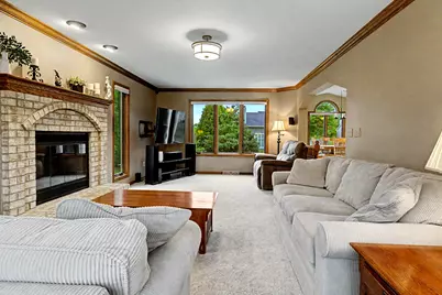 13320 W Crestwood Ct, New Berlin, WI 53151 - Photo 8