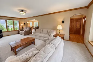 13320 W Crestwood Ct, New Berlin, WI 53151 - Photo 10