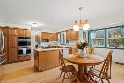 18045  Lamplighter Ln, Brookfield, WI 53045 - Photo 16